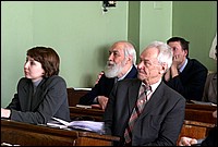 Академик Ю.А.Золотов и профессор В.М.Иванов на заседании устной сессии