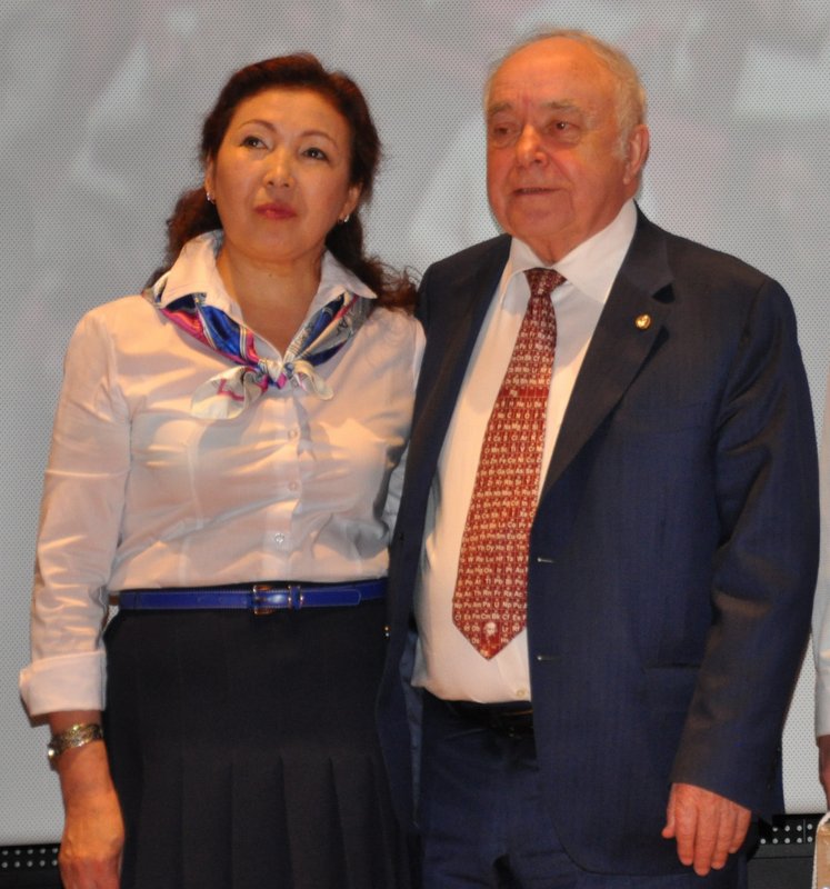 В.В.Лунин и Ш.А.Кирабаева на церемонии награждения