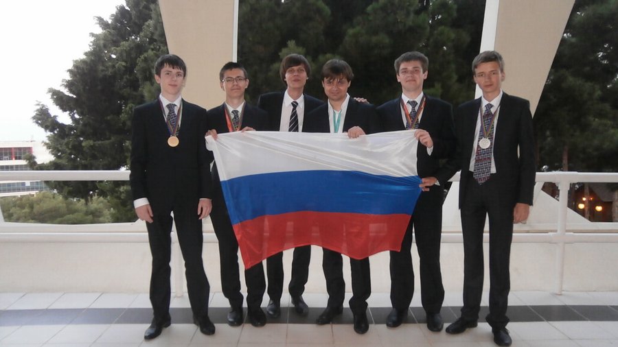 Команда России - школьники с руководителями