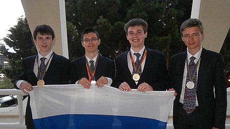 Сборная команда России с медалями